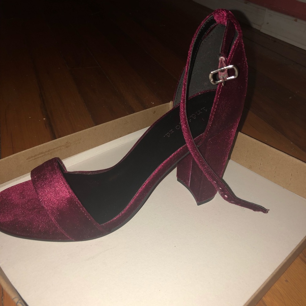 Heels - Picture 3 of 4